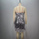 Robe moulante dos nu, épaules dénudées, bord plissé à paillettes