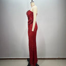 Luxuriöses, sexy Kleid mit Cut-Outs an den Schultern und hohem Schlitz in Ruby