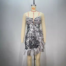 Robe moulante dos nu, épaules dénudées, bord plissé à paillettes